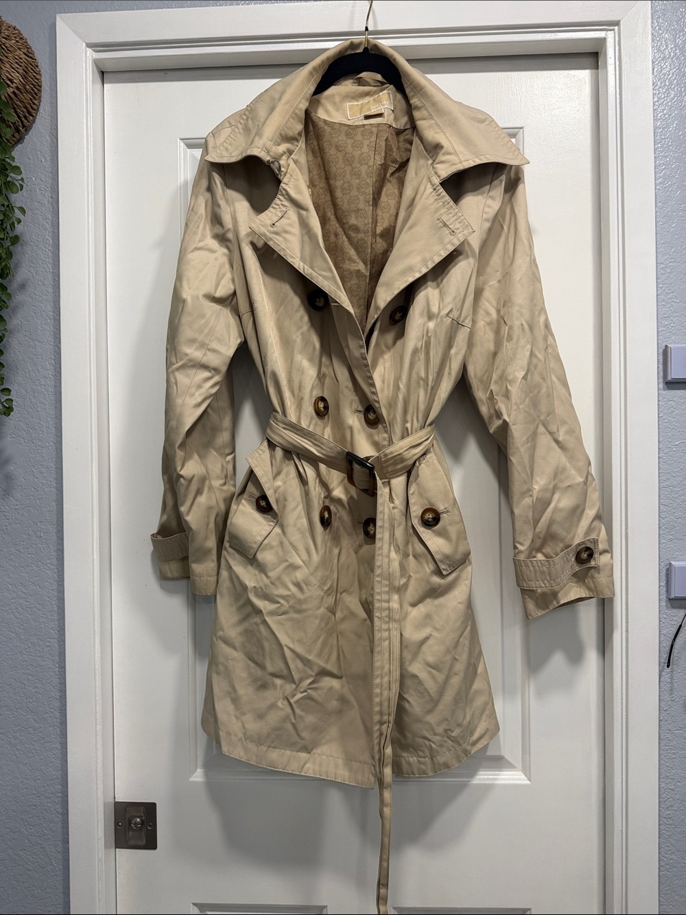 MICHAEL Michael Kors Light Beige Double-Breasted Trench Coat